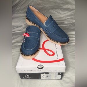 Blondo Women’s Waterproof Denim Blue Slip-On Loafers  size 7M